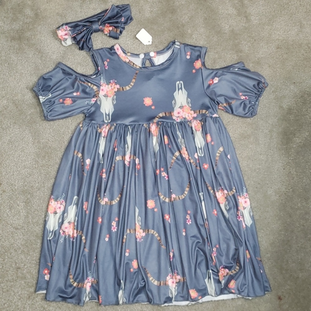 Adorable flowy dress!